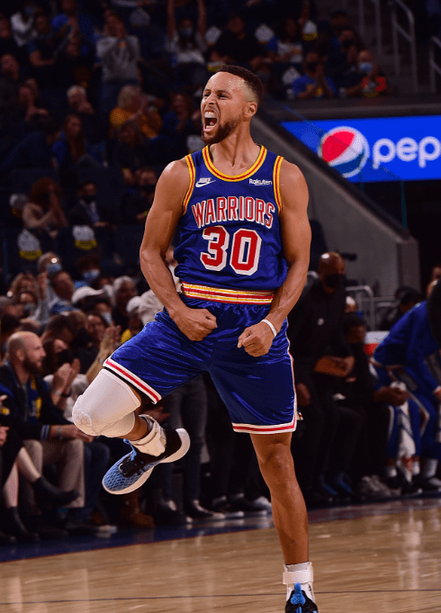 半场战报：尤文2-1卡利亚里，伊尔迪兹双响，弗拉霍维奇伤退（半场快讯：尤文暂2-1领先卡利亚里，伊尔迪兹梅开二度，弗拉霍维奇因伤离场）