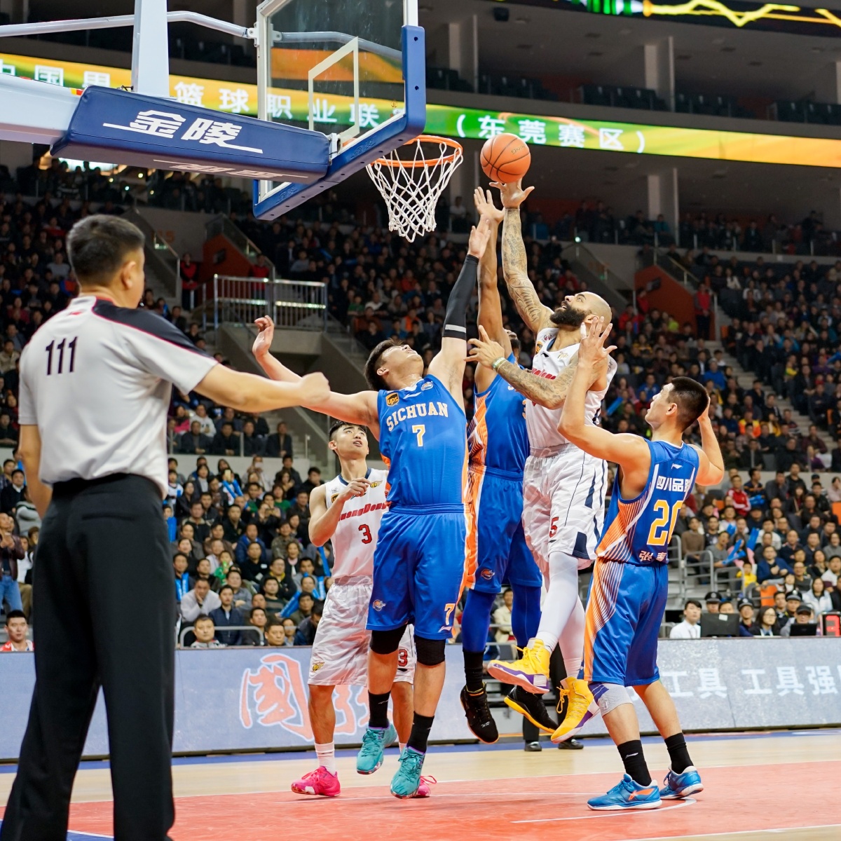 国脚助攻连续两轮进球，状态火热（国脚连续两轮又进球又送助攻，状态火热）