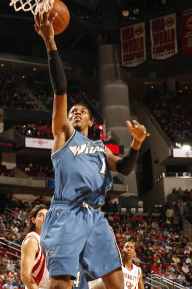 世体：弗里克对球队防守不满意，这赛季造越位成功次数少多了（世体：弗里克对防线表现不满，本季成功造越位次数大幅减少）