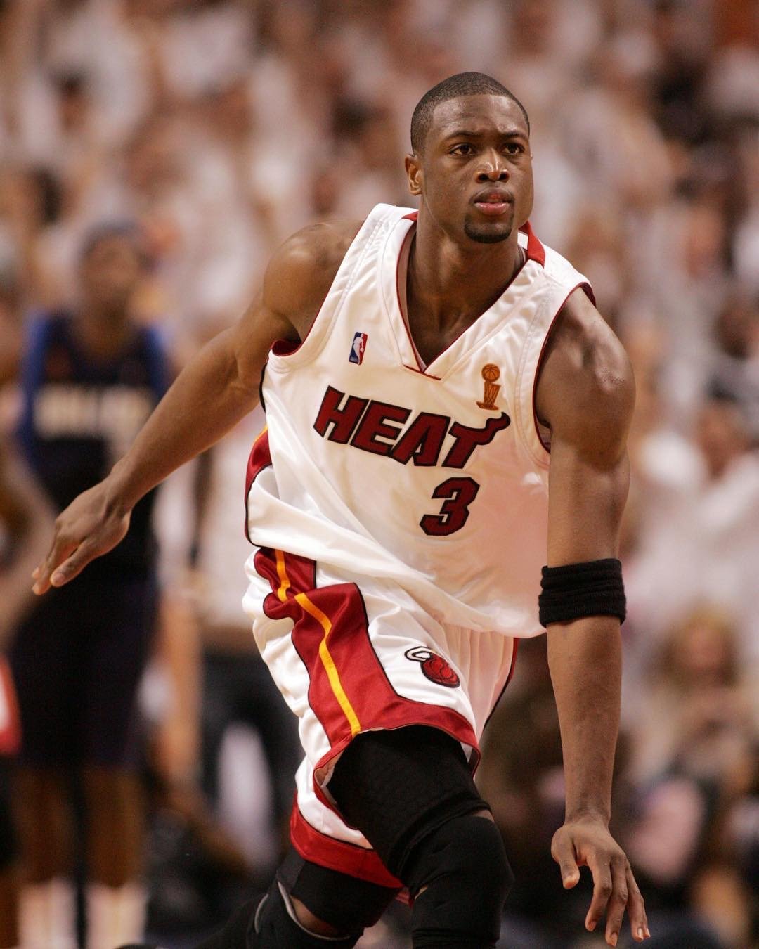 米体：莫伊塞-基恩正在与前意大利环球小姐约会（据米体报道，莫伊塞-基恩与前意大利环球小姐传出恋情）