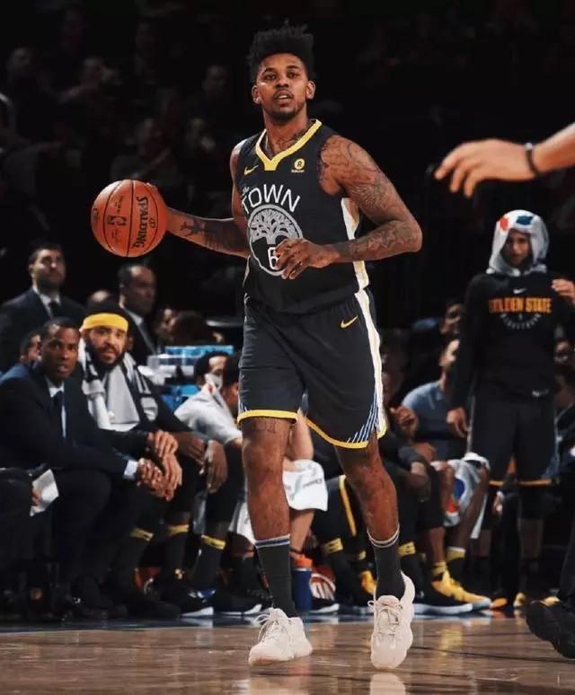 利物浦萨拉赫末节进球锁定胜利（萨拉赫终场前破门，利物浦锁定胜局）