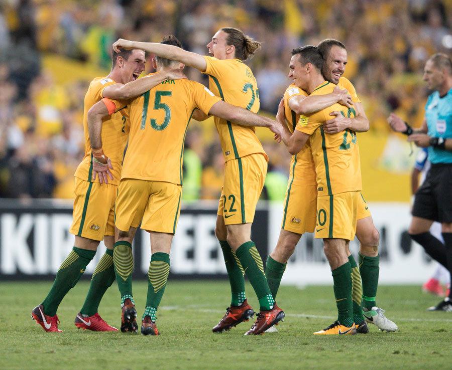 混团世界杯！爆大冷，国乒首败，世界冠军被翻盘，王曼昱疯狂逆转（混合团体世界杯上演冷门！国乒吞下首败，世冠惨遭逆转，王曼昱惊天翻盘）