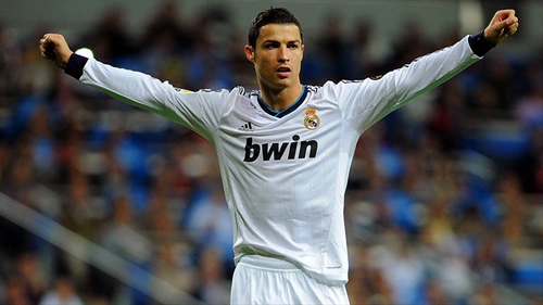 还是冲击内线！锡安半场10中7砍14分5板 所有出手皆在禁区内（仍然主打篮下！锡安半场10投7中轰14分5板 全部出手来自禁区）