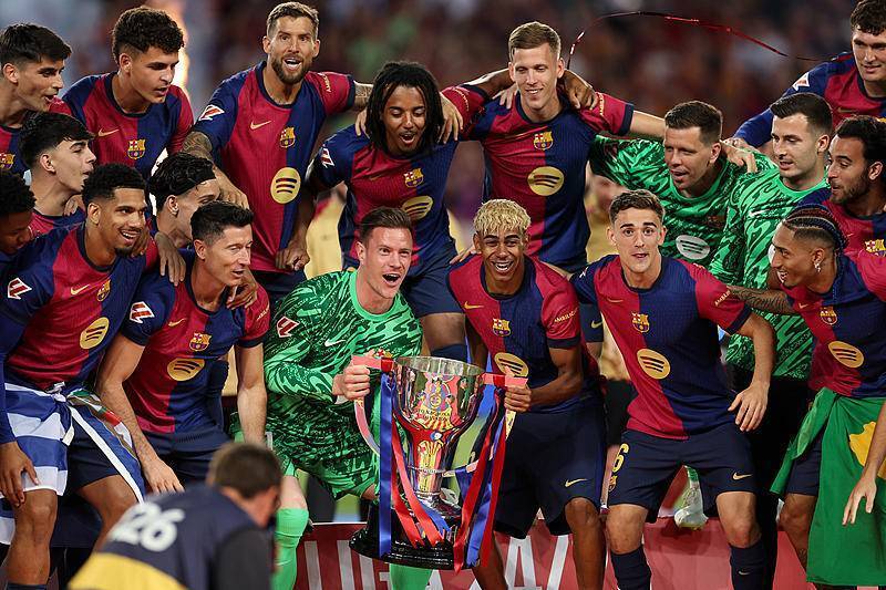 扬科维奇：我和邵佳一很早就认识，他兼具中欧足球特质（扬科维奇：与邵佳一相识已久，他兼有中式与欧式足球风格）