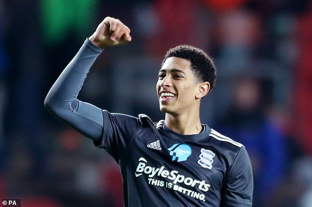 拉什福德近3场欧冠斩4球，而此前12场欧冠一球未进（拉什福德欧冠近3战轰入4球，此前12场颗粒无收）