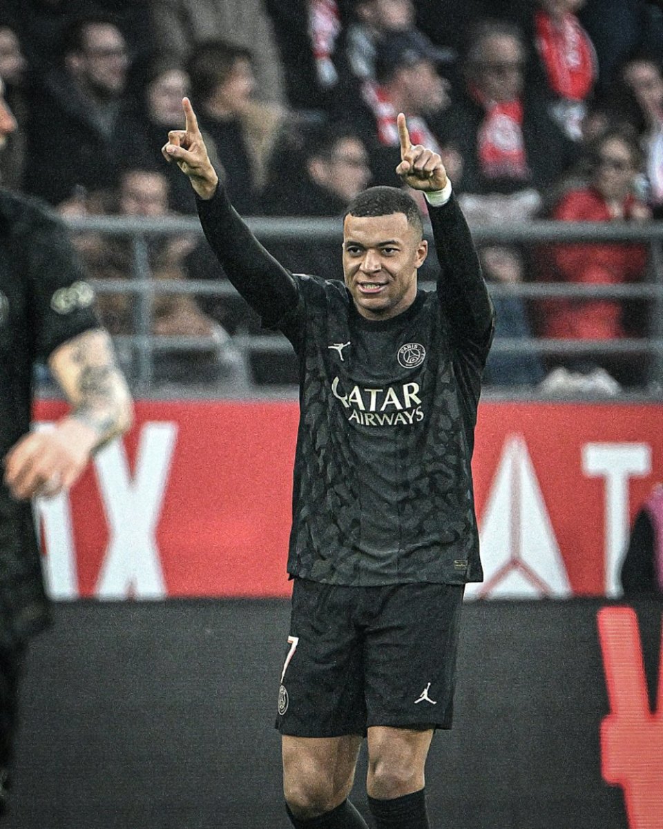 邓弗里斯：希望两到三周内复出，我们的球队就像一个大家庭（邓弗里斯：力争两三周内回归，球队就像一家人）