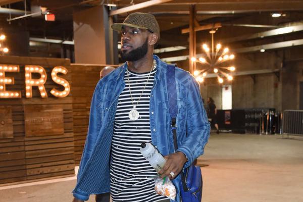 贾府球员努里心脏骤停后留下后遗症，家人：他现在能表达情绪（阿贾克斯球员努里心脏骤停后遗症犹存，家属称其已能表达情绪）