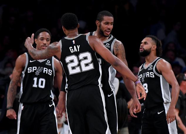 热火遭遇赛季最长的4连败，排名跌至东部第8（热火陷入赛季最长四连败，排名下滑至东部第八）