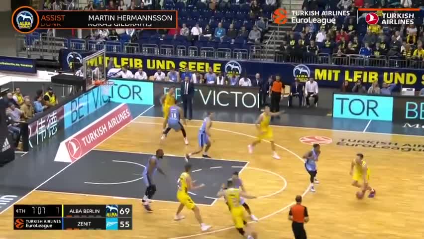 西媒：皇马继续推进内格雷拉案，计划向巴萨索要巨额赔偿（西媒：皇马持续推进内格雷拉案，拟向巴萨索取巨额赔偿）