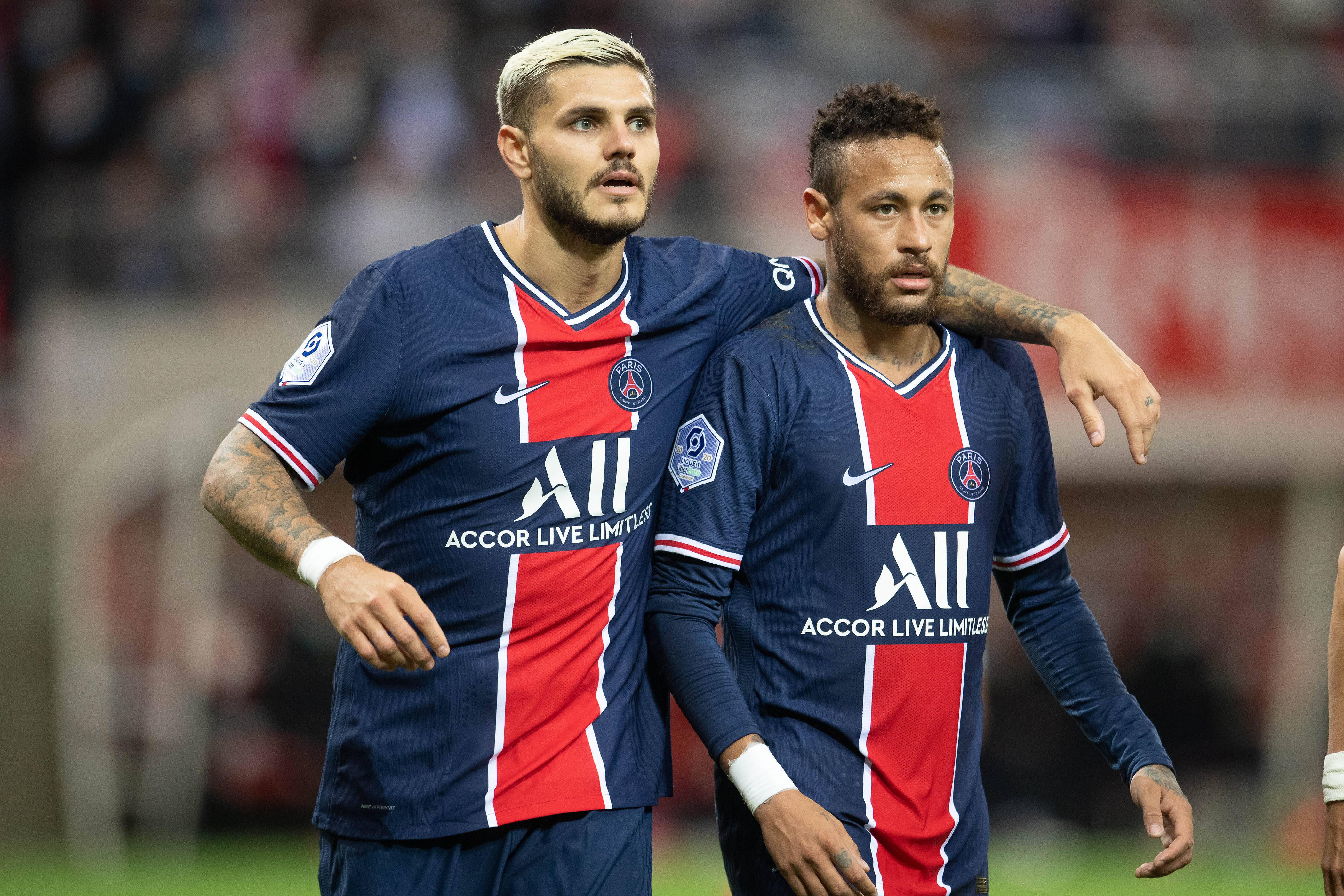 球迷：这球踢得跟动画一样（球迷直呼：这球像动画片一样）