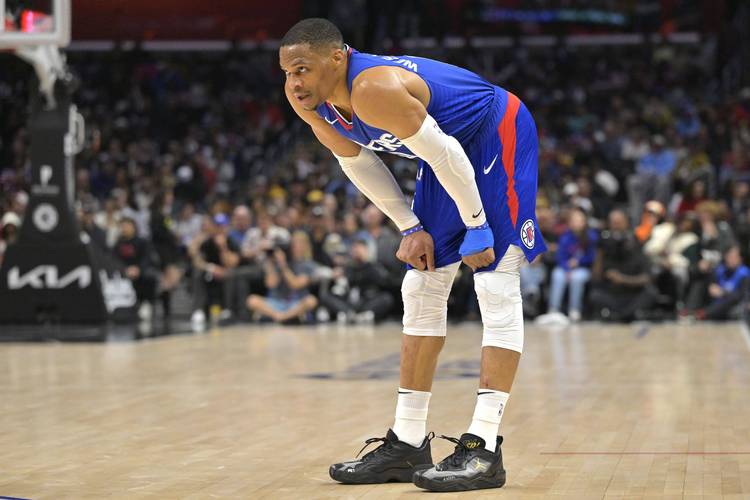 欧冠战报：孔德双响，克瑙夫破门，巴塞罗那2-1法兰克福（欧冠简报：孔德梅开二度，克瑙夫建功，巴塞罗那2-1力克法兰克福）