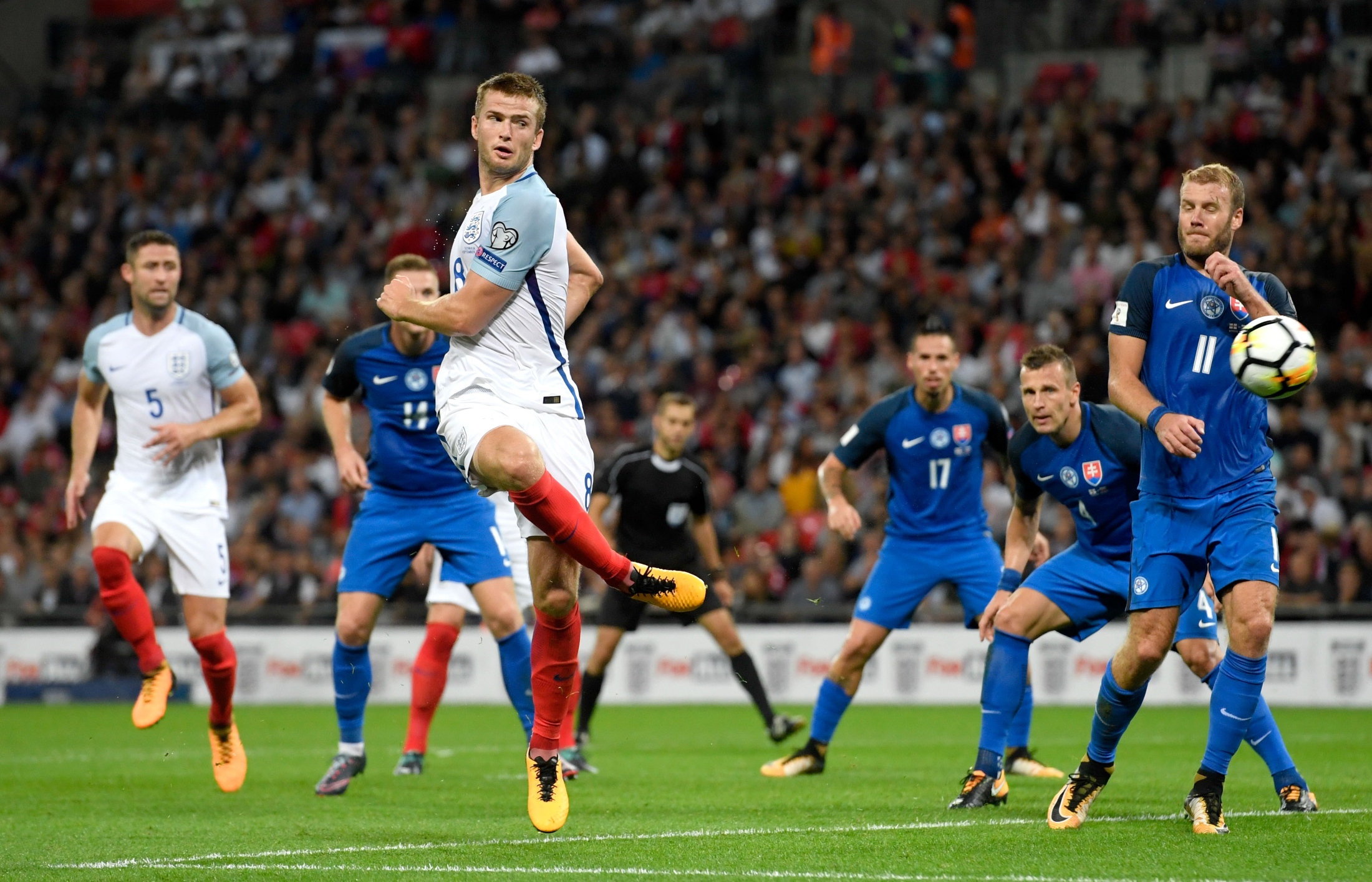 索博斯洛伊：萨拉赫是我的朋友，但这是他和俱乐部之间的事（索博斯洛伊：我和萨拉赫是好友，但这事由他与俱乐部解决）