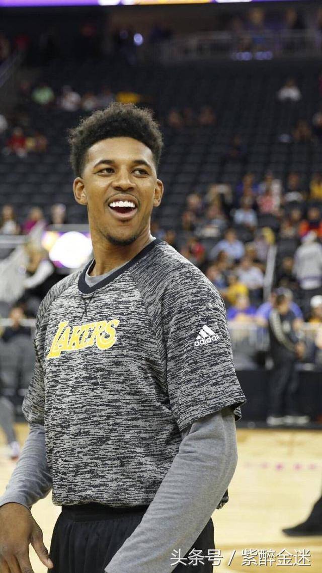 距降级区1分，记者：沃尔夫斯堡已决定解雇主帅西莫尼斯（记者曝沃尔夫斯堡已将主帅西莫尼斯下课，球队仅领先降级区1分）