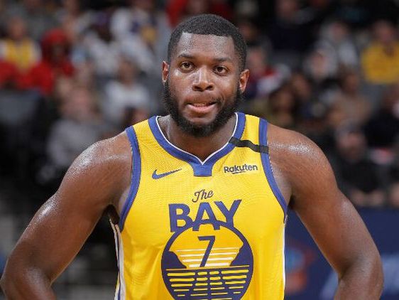 赵丽娜：走了70所学校，女孩踢球屈指可数；想让女孩踢球普及（赵丽娜走访70所学校：女孩踢球寥寥，盼推动普及）