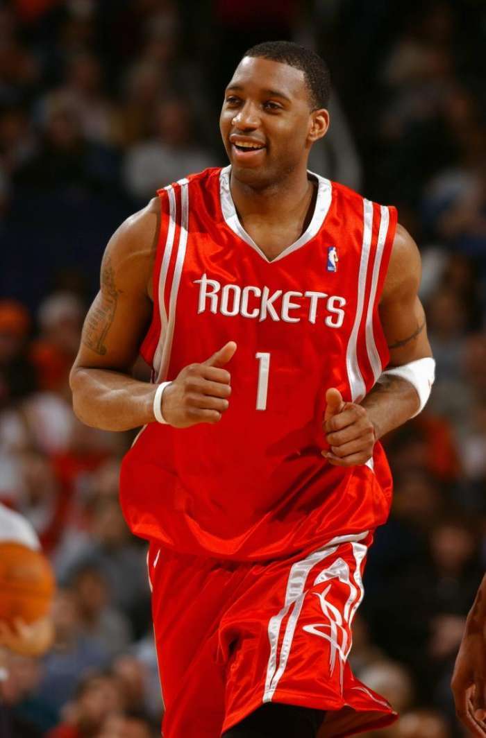 焦点战！山东男篮vs青岛男篮胜者将锁定晋级八强名额（生死对决：山东男篮与青岛男篮一战定八强席位）