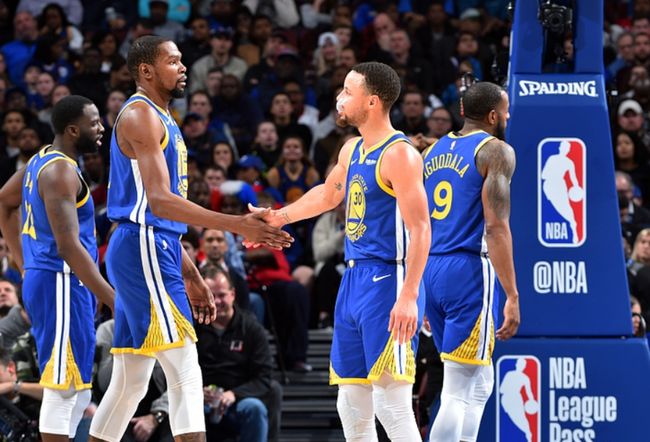 麦肯尼：没能拿下3分很遗憾；新教练带来了新的理念和活力（麦肯尼：错失三分令人惋惜，新帅注入全新理念与活力）