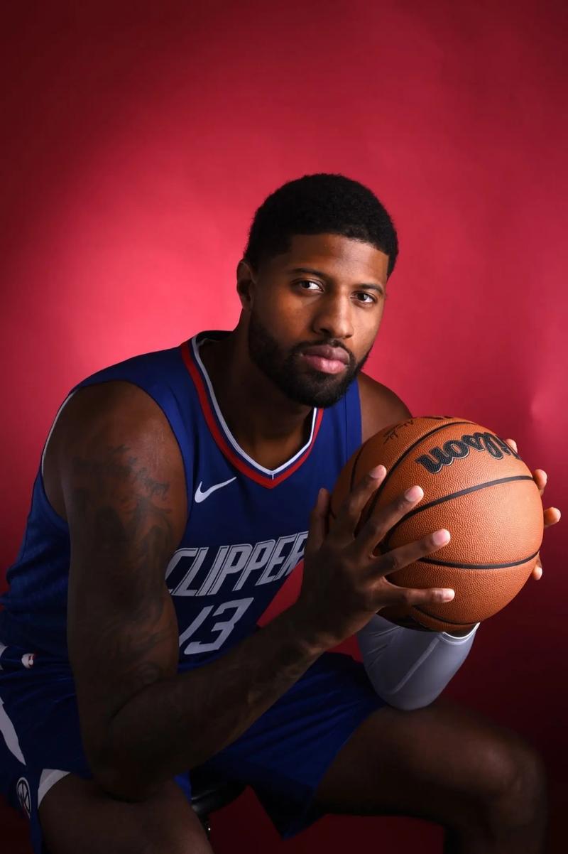 英媒：拜仁有意在一月永久签下梅努，已和他的经纪人直接会谈（英媒：拜仁计划一月买断梅努，已与其经纪人直接会面）