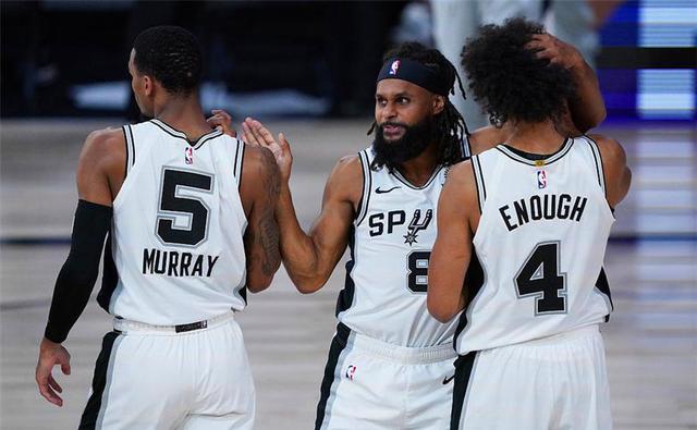 CBA常规赛第4轮最佳阵容：克里斯 徐昕 陆文博 巴里·布朗 姜伟泽（CBA常规赛第4轮最佳五人：克里斯、徐昕、陆文博、巴里·布朗、姜伟泽）