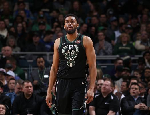 篮球篮网明星球员强调团结：我们是一支队伍（篮网核心强调团结：我们是一体）