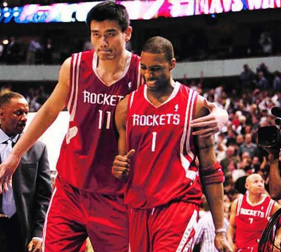 山东队双塔统治篮下（山东双塔称霸内线）